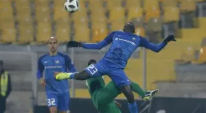 {{ otherArticle[0].article.title }}