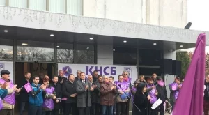 Петкова опита да успокои протестиращите миньори в Раднево