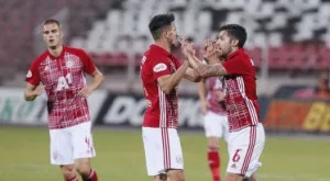 {{ otherArticle[0].article.title }}