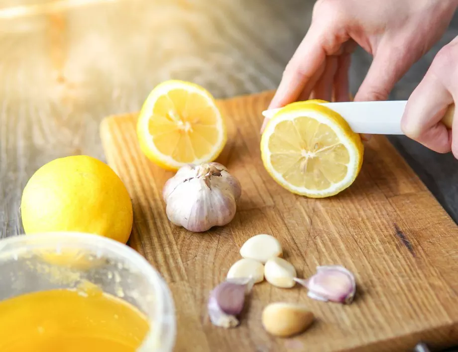 Чесън, мед, лимон и вода – защо се нуждаем от тези съставки 