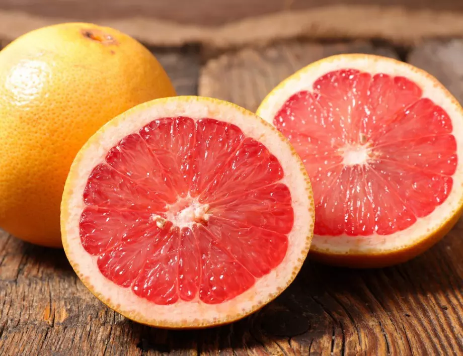 Медици: Не се лекувайте с грейпфрут, ако сте заразени с COVID-19