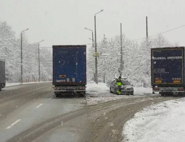 Написаха 10 акта на тежкотоварни камиони, преминаващи през Враца