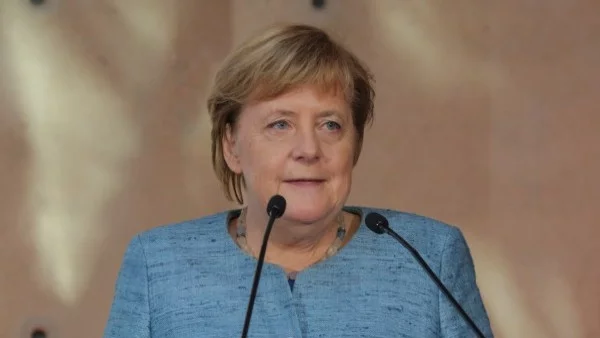 Каренбауер няма да наследи Меркел 