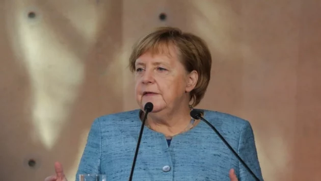 Меркел иска Европа да се развие военно, за да не зависи толкова от САЩ