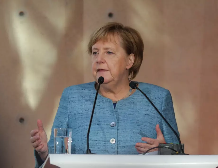 Меркел иска Европа да се развие военно, за да не зависи толкова от САЩ