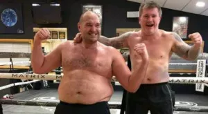 {{ otherArticle[0].article.title }}