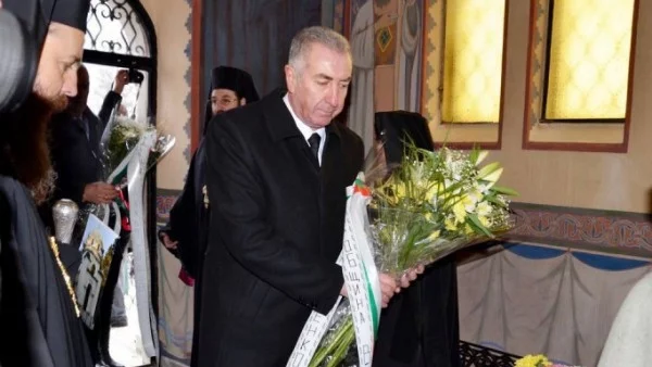 Кметът на Видин поднесе цветя пред мавзолея на екзарх Антим Първи