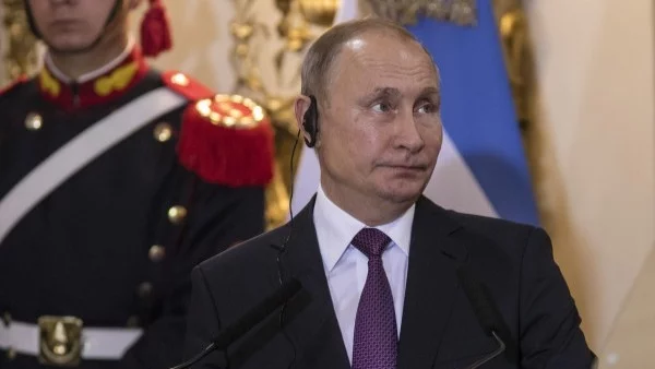 Путин награди Вучич с орден „Александър Невски“