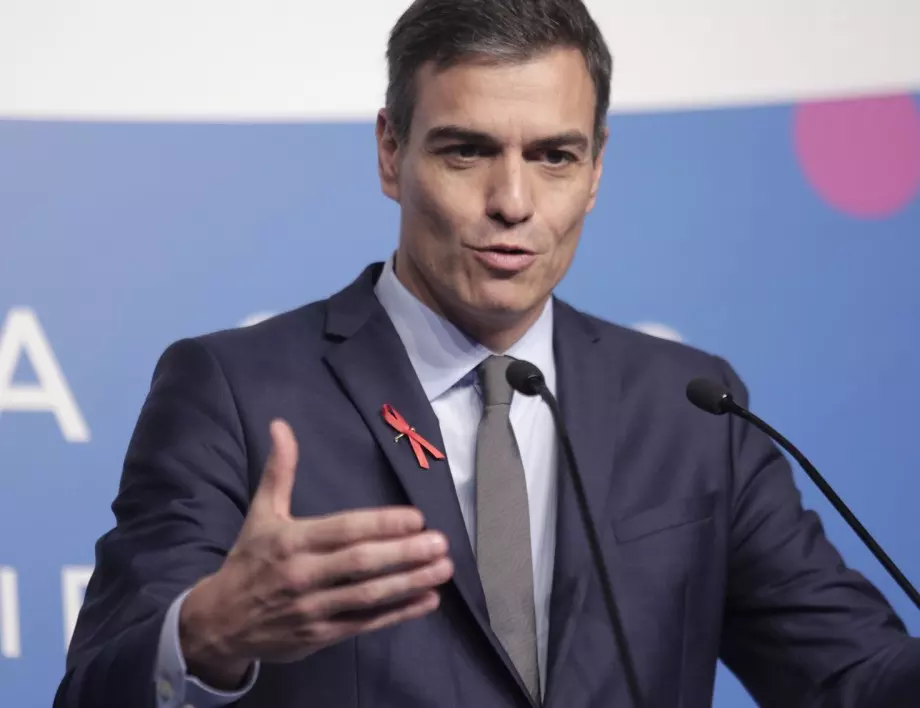 Испанският премиер се ваксинира срещу COVID-19