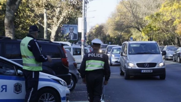 14 коли катастрофираха в Бургас