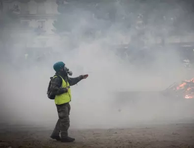 Френската полиция с водни оръдия и сълзотворен газ срещу протестиращи 
