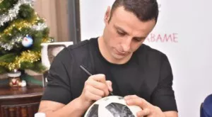 {{ otherArticle[0].article.title }}