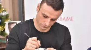 {{ otherArticle[0].article.title }}