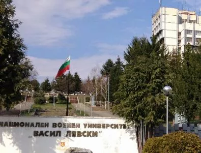 27 първенци от Националния военен университет във Велико Търново ще се срещнат с министъра на отбраната