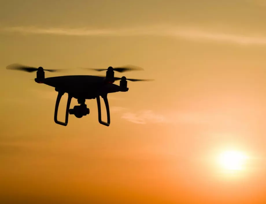 Три институции в САЩ разследват мистериозни полети на дронове