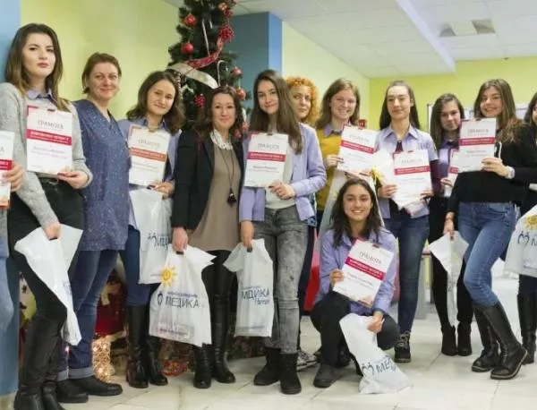 Ученици четоха книги на болни в русенска болница  
