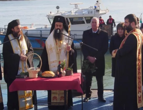 Видин отбелязва Никулден с литийно шествие и молебен на брега на Дунав