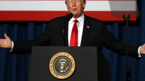 Тръмп остава непреклонен за стената с Мексико