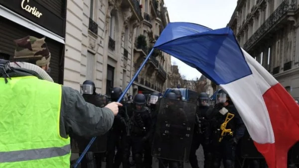 Шофьори загинаха заради пътните блокади на протестиращи във Франция