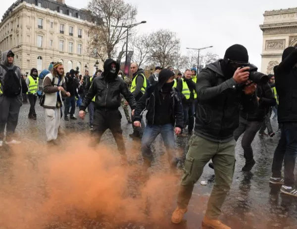 Сблъсъци в Париж: Жълтите жилетки обявиха, че "Ние всички сме катедрали", арестуваха 126