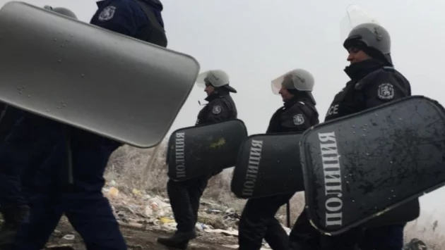 Полицията се е гаврела с пребитите на протестите, разкрива майката на бито момче