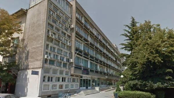 Община Бургас взима 56% от профсъюзния дом след 16-годишна сага