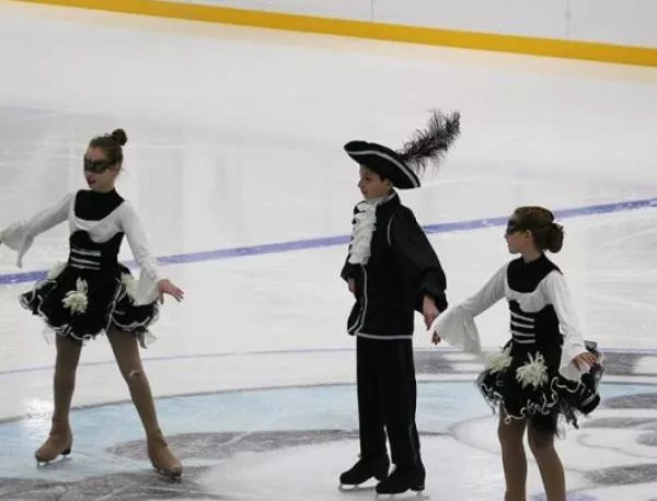 Ледените емоции в Русе продължават с шоу по фигурно пързаляне