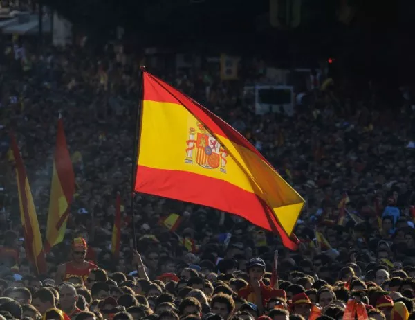 Социалистите в Испания печелят предсрочните избори, сочи анкета
