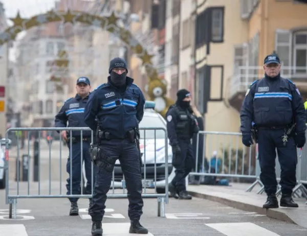 Четирима души, сред които двама пожарникари, загинаха при експлозията в Париж
