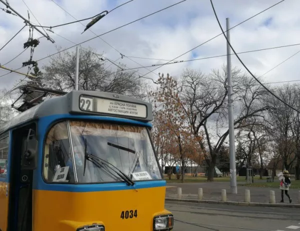 Авария спря трамваи в София