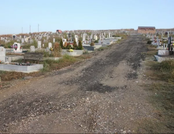 Община Плевен обсъжда поставянето на въоръжена охрана на три гробищни парка