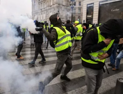 Френската полиция използва сълзотворен газ срещу 