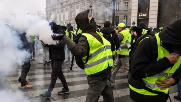 "Жълтите жилетки" подготвят за нови протести във Франция