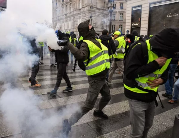 Нови протести на "жълтите жилетки" в Париж