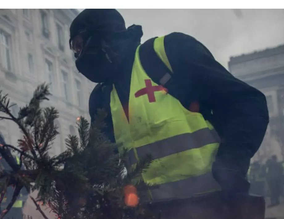 Сблъсъци и ранени в акция на "Жълтите жилетки" в Париж 