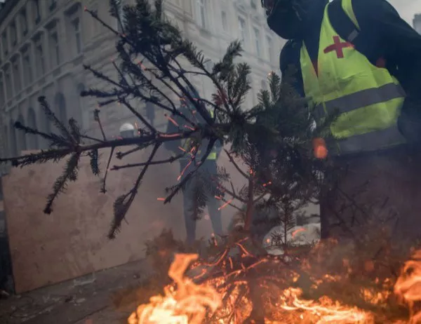 Засилени мерки за сигурност посрещат поредния протест на "жълтите жилетки" в Париж
