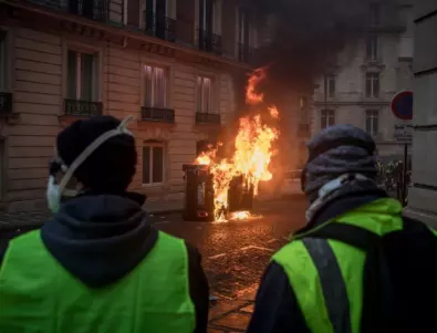  Ранени журналисти на протеста в Париж 