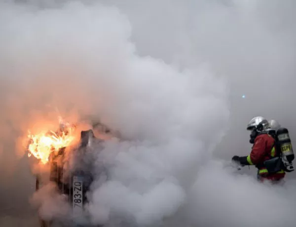 Полицията използва сълзотворен газ срещу "жълтите жилетки" в Париж 