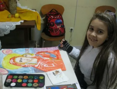 Деца от Казанлък представят свои икони в благотворителна изложба
