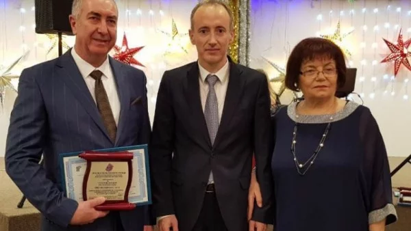 Кметът на Община Видин получи признание от Синдиката на българските учители