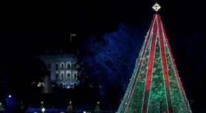 Коледни песни зазвучаха по трибуните на мач от Бундеслигата (ВИДЕО)