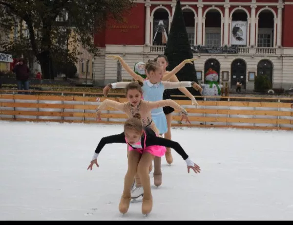 Ледената пързалка в Русе бе арена на танцови съчетания 