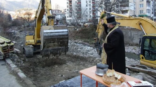 Строят подпори за 2 млн. лв. да защитят три града от наводнения