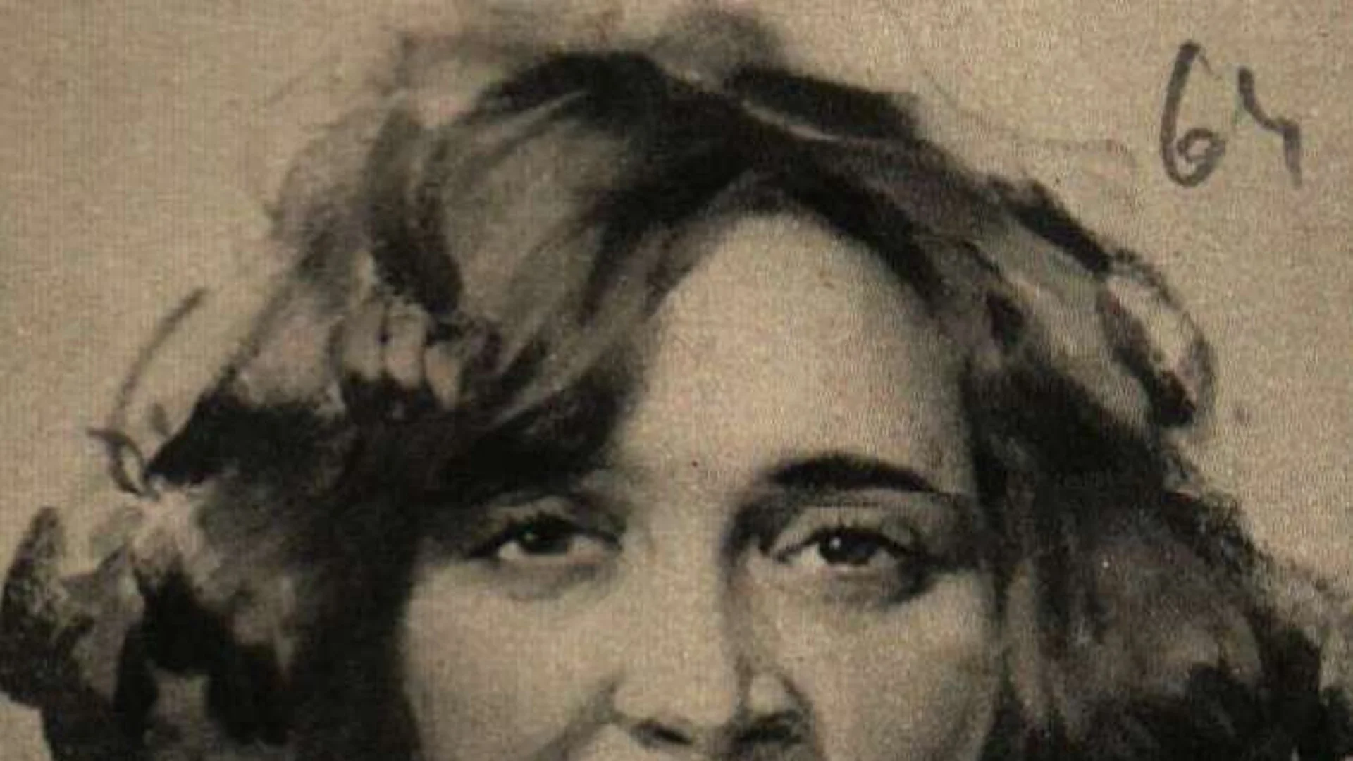 Родена е художничката Руска Маринова