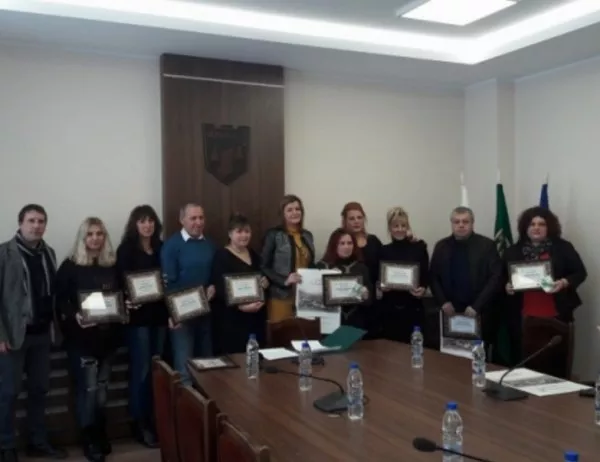 Община Враца раздаде награди за най-красива Коледна украса