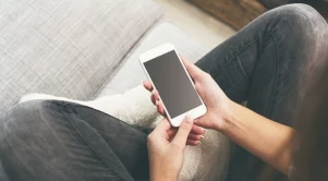 6 неправилни начина да почиствате смартфона си и 1 правилен