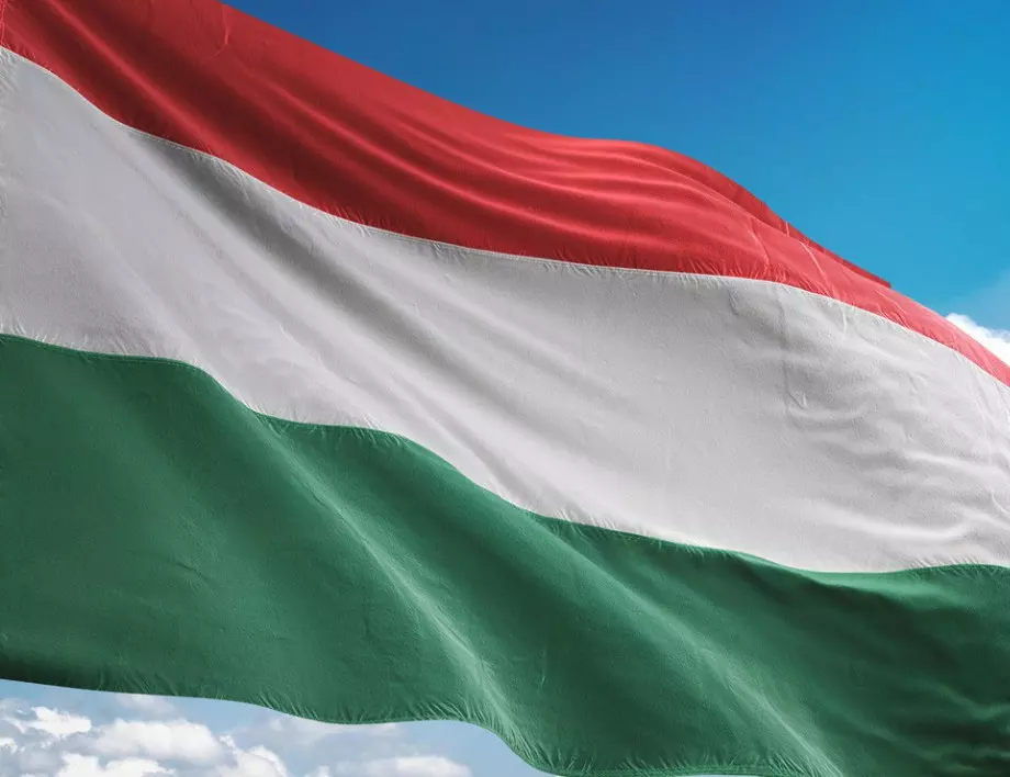 Унгария въведе комендантски час 