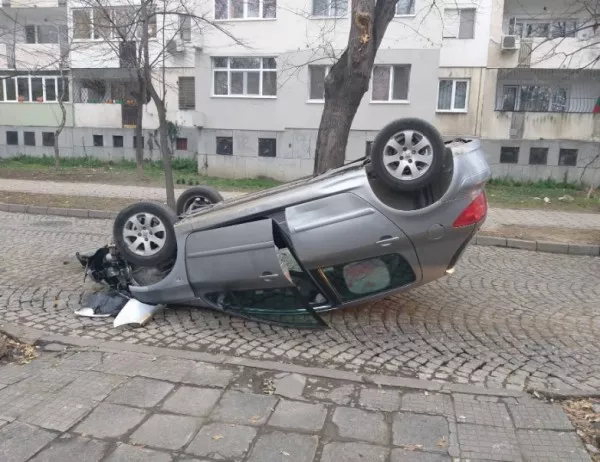 Зрелищна катастрофа в Пловдив като по чудо не взе жертви