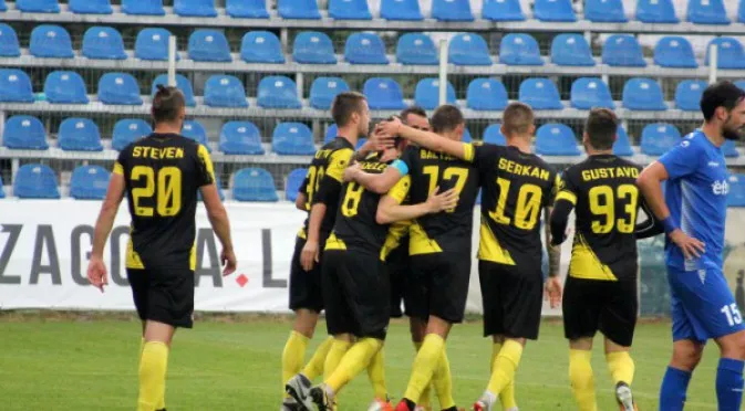 Ас на Ботев Пловдив изгоря за три мача, среден пръст донесе глоба от 3000 лева за играч на Ботев Враца