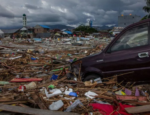 Над 40 са жертвите на наводненията в Индонезия